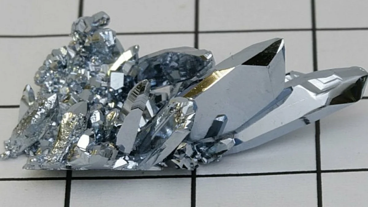 Платина осмий. Калифорний 252 металл. Калифорний 252 элемент. Кристаллы осмия. Калифорний 252 - самый дорогой металл в мире.