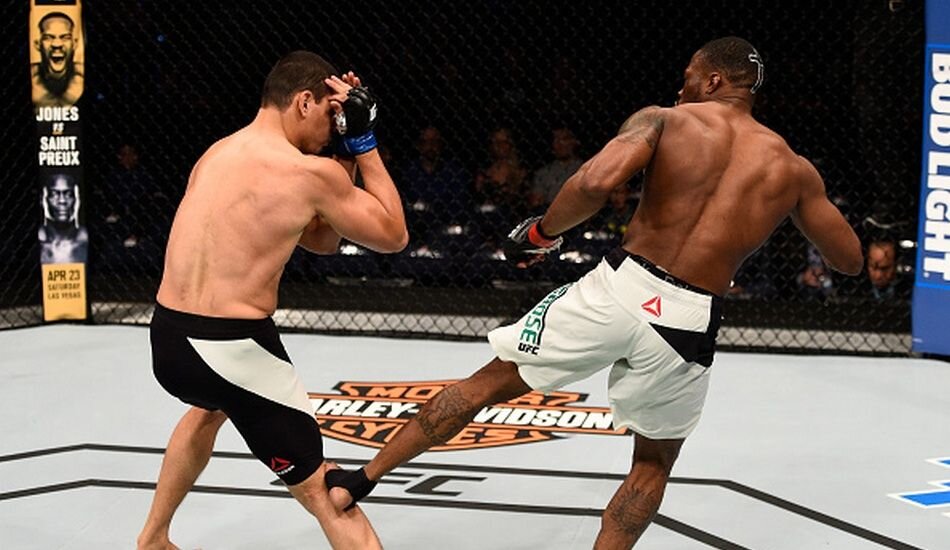 Сайд-кик в колено, ММА.