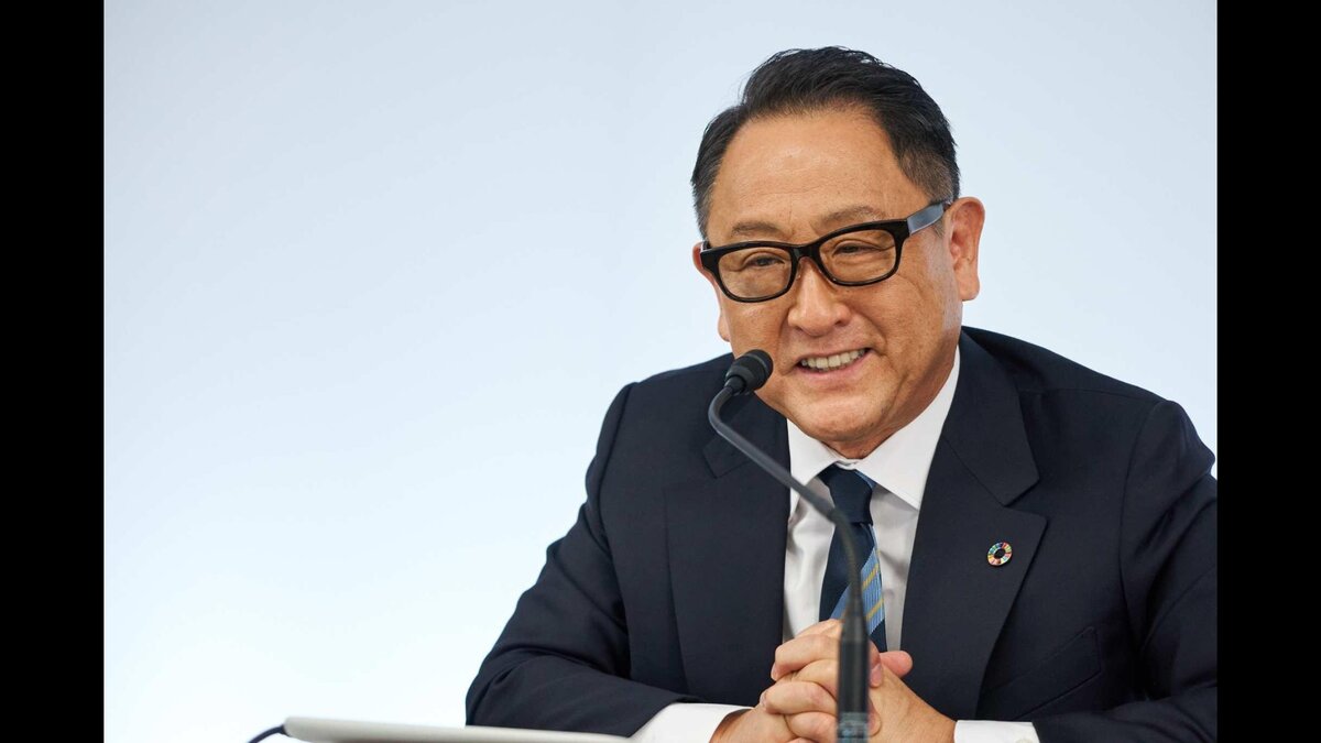 «Многие в Японии связывают водород со взрывами. Итак, я хочу показать, что это безопасно, лично участвуя в гонке», — сказал Тойода.