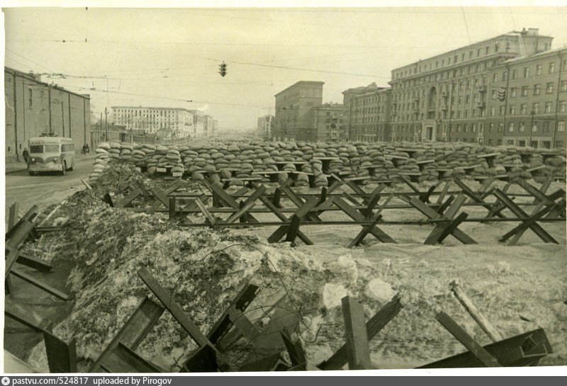 Противотанковые заграждения на будущем Кутузовском проспекте, 1941.