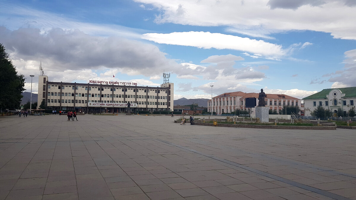 Главная площадь г. Ховд