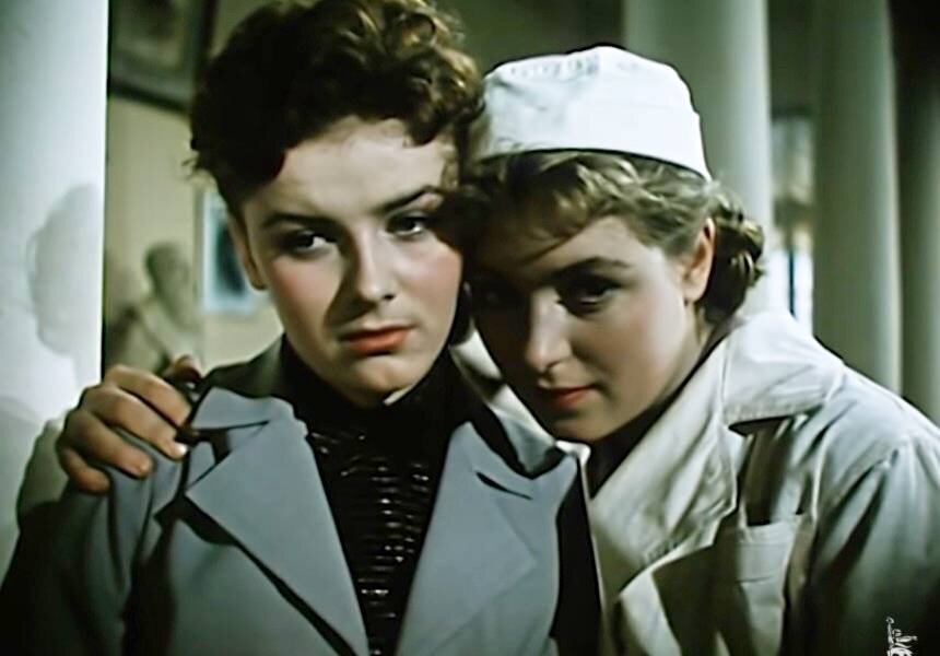 кадр их фильма "Сверстницы"