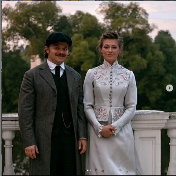 Александра Никифорова в роли Анны и Сергей Друзьяк в роли Антона в сериале "Анна-детектив". https://www.instagram.com/anna_detective/