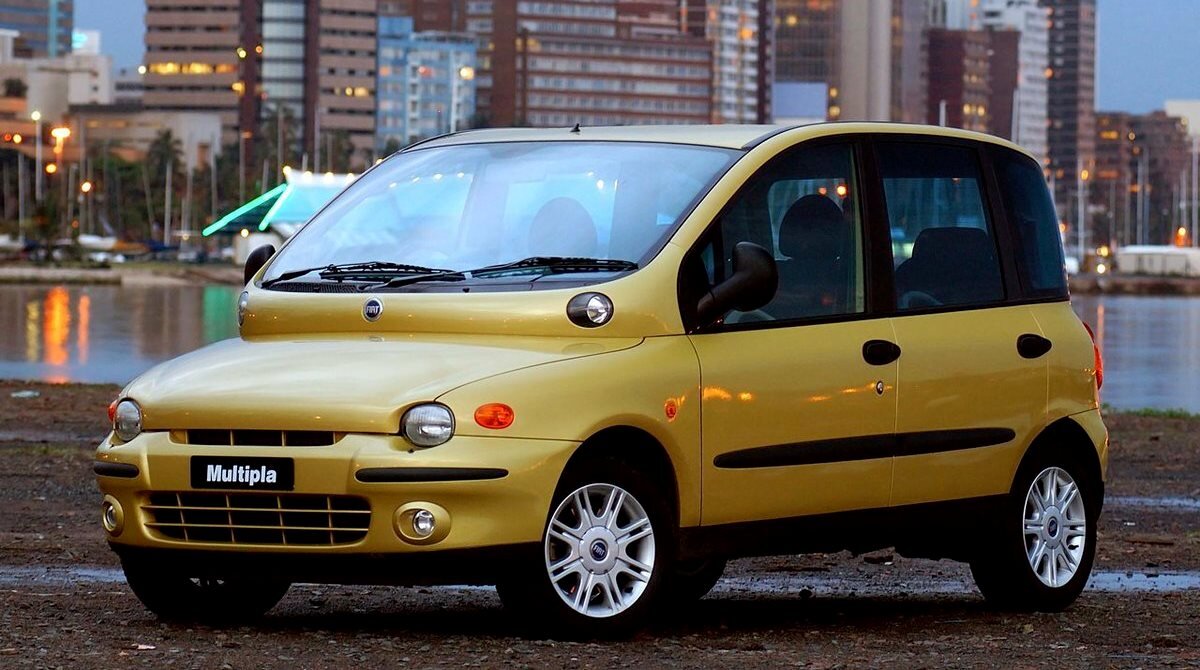 Fiat Multipla и нога