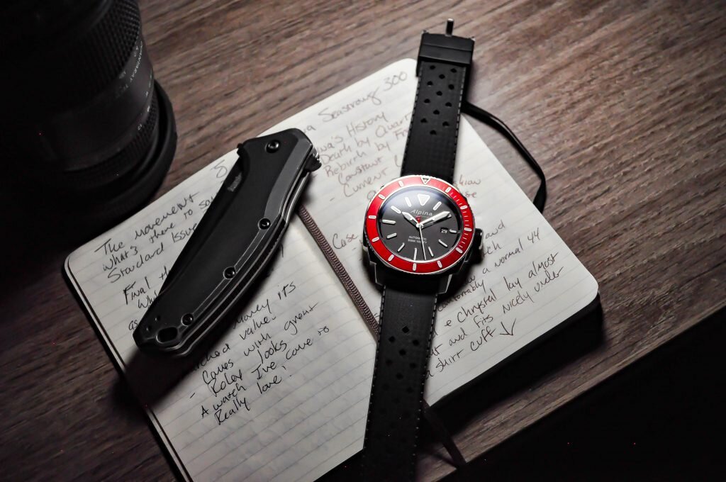 Мужские наручные часы Alpina Seastrong 300 и незаменимый аксессуар слева :)