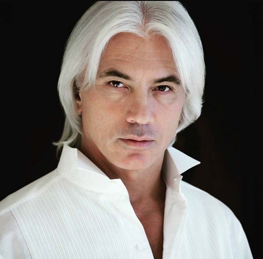 Дмитрий Хворостовский - ему подвластен был любой репертуар. Жаль, что такие таланты рождаются редко. Фото Яндекс.Картинки.