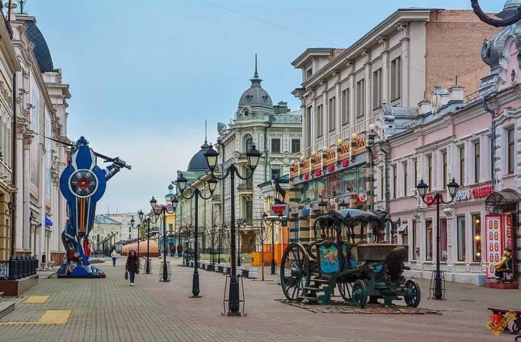 https://kazantravels.ru/ekskursiya-po-ulice-baumana/                                                        
Главная пешеходная улица - улица Баумана