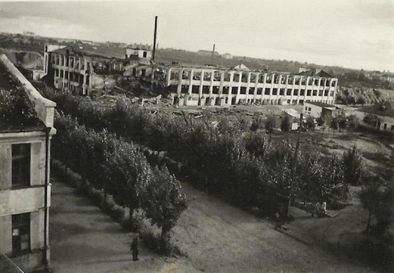 Швейная фабрика Знамя индустриализации. 1941-1944 годы. Фото из архива Виктора Борисенкова