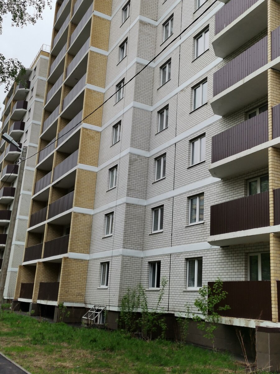 Стекла пока еще не везде выбиты