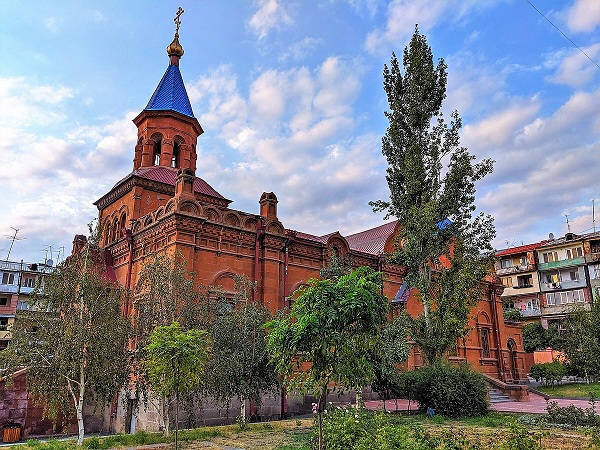 Храм Покрова -  православный храм в Ереване, главный приход Русской православной церкви в Армении, находится в ведении Патриарших приходов в Армении (РПЦ)