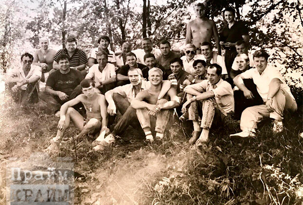 Впереди: Дима Шишко (Шишок), Александр Захаров (Захар), Владислав Леонтьев (Вадик Белый); средний ряд: Владимир Козлов (Ганс), Евгений Кривошеев (Кривошей), Владимир Семериков (Семерик). Нижний Новгород (Горький) Фото: ИА «Прайм Крайм»