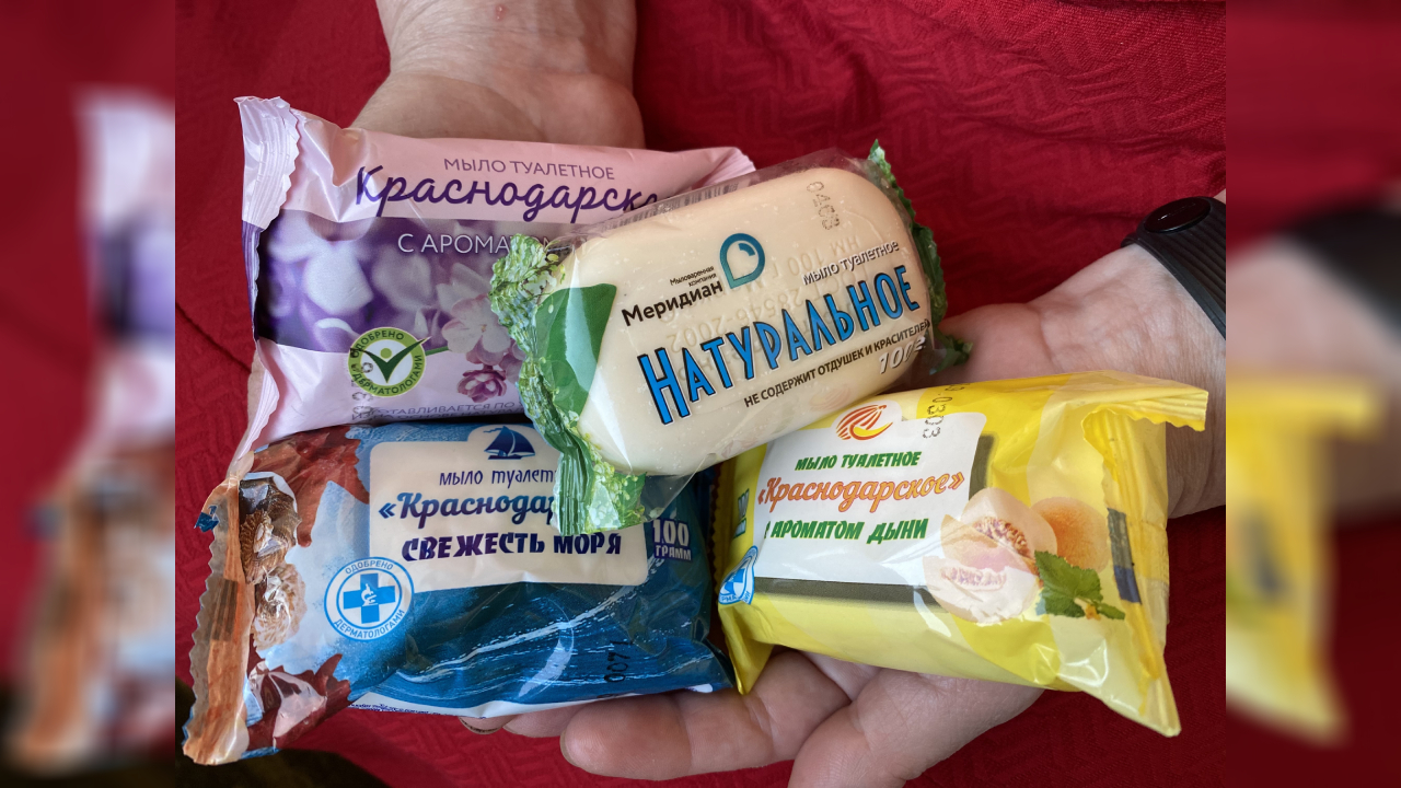 Моя подруга умывается мылом, но я считаю, что от этого могут быть грустные последствия. Расскажу какие3