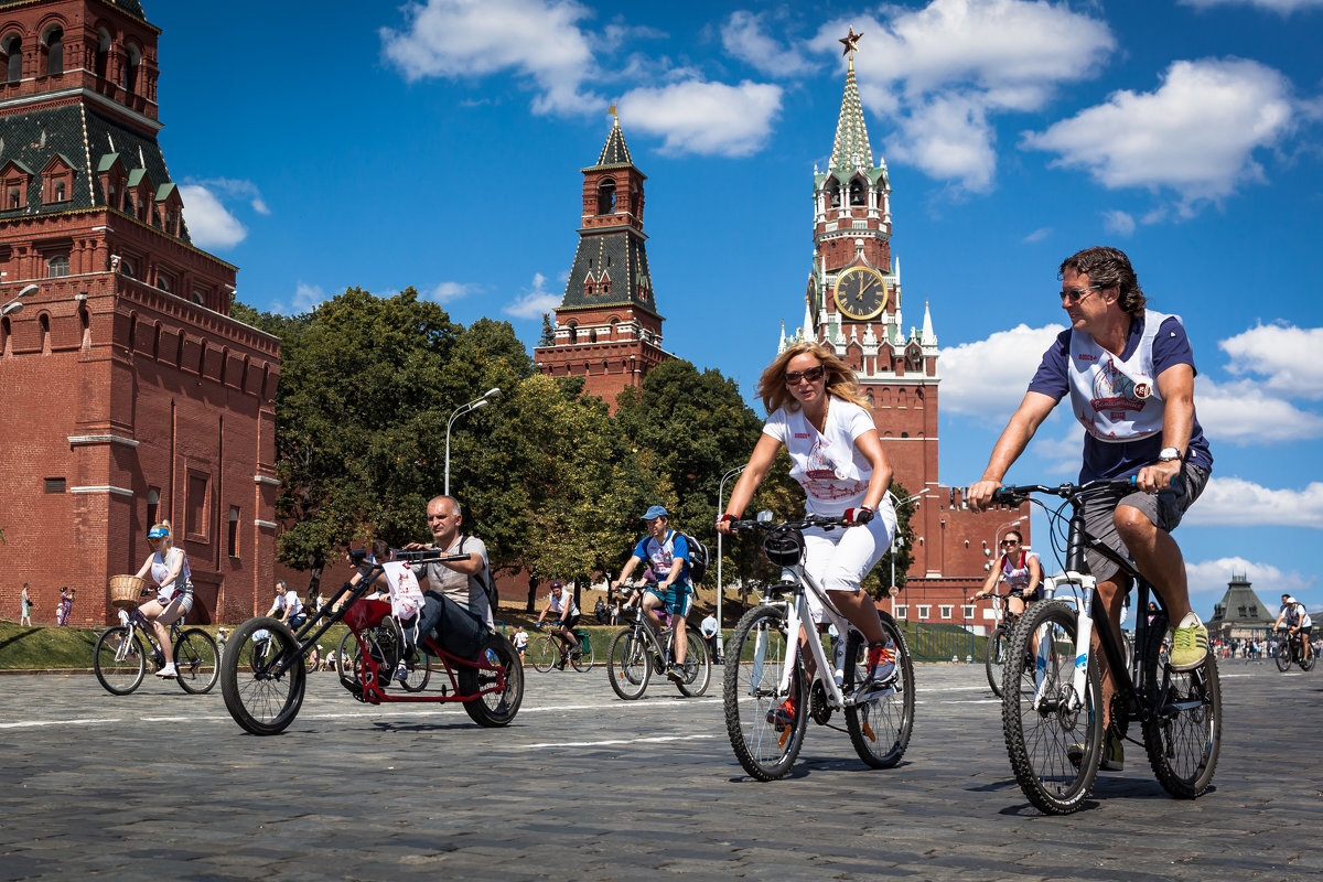 Велосипедисты на прогулке