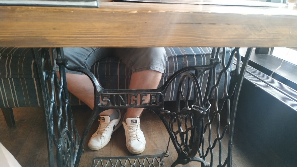 Машинка Зингера иголочку сломала...