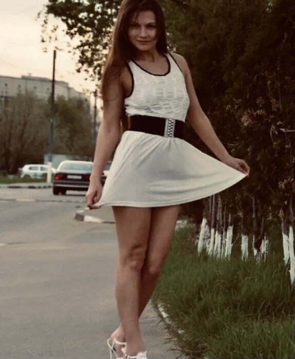 Простое правильно подобранное платье