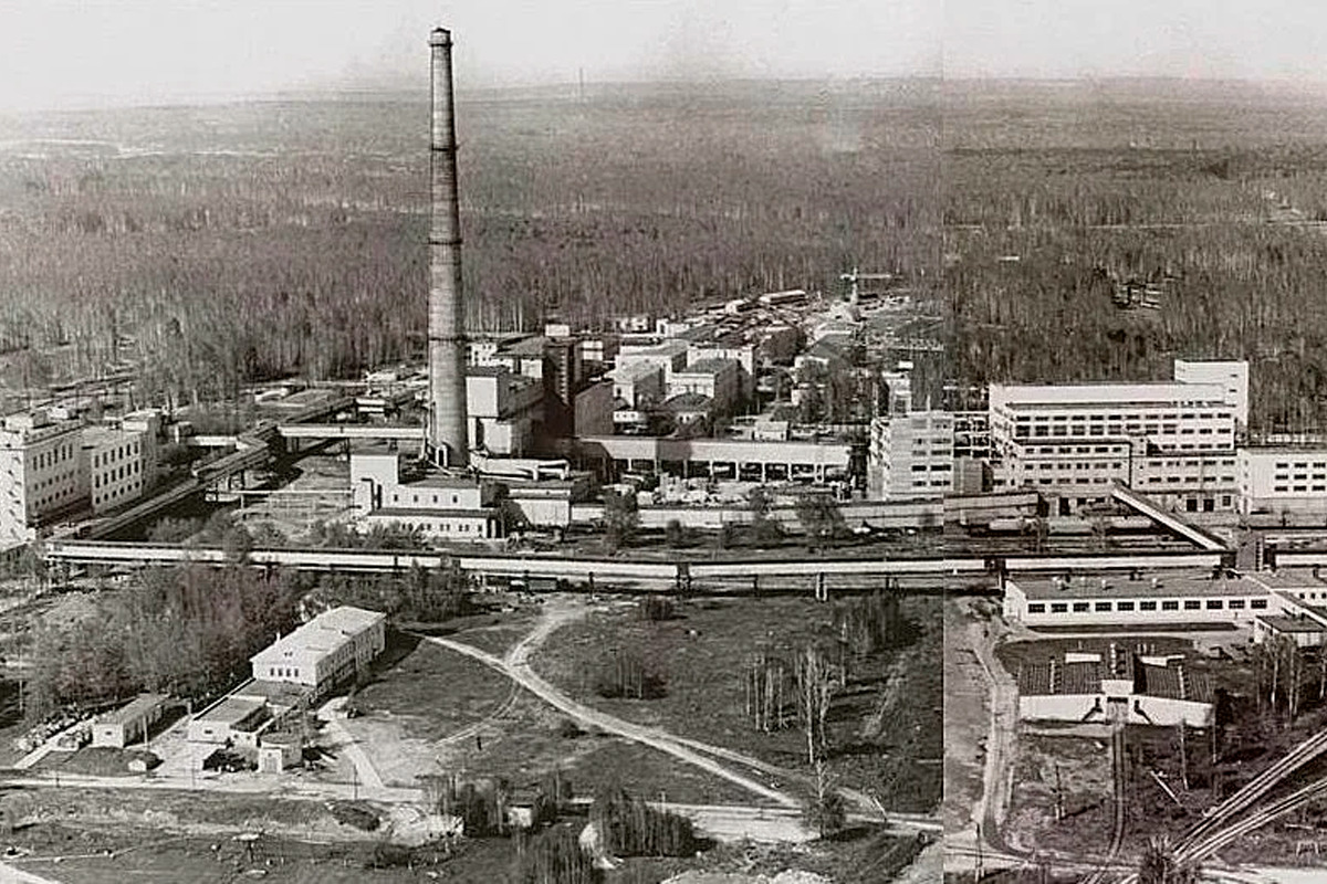 Маяк радиация 1957. Химкомбинат Маяк авария 1957. Авария на химкомбинате Маяк. Катастрофа Маяк Челябинск 1957. Авария на комбинате Маяк в 1957 г Кыштымская катастрофа.