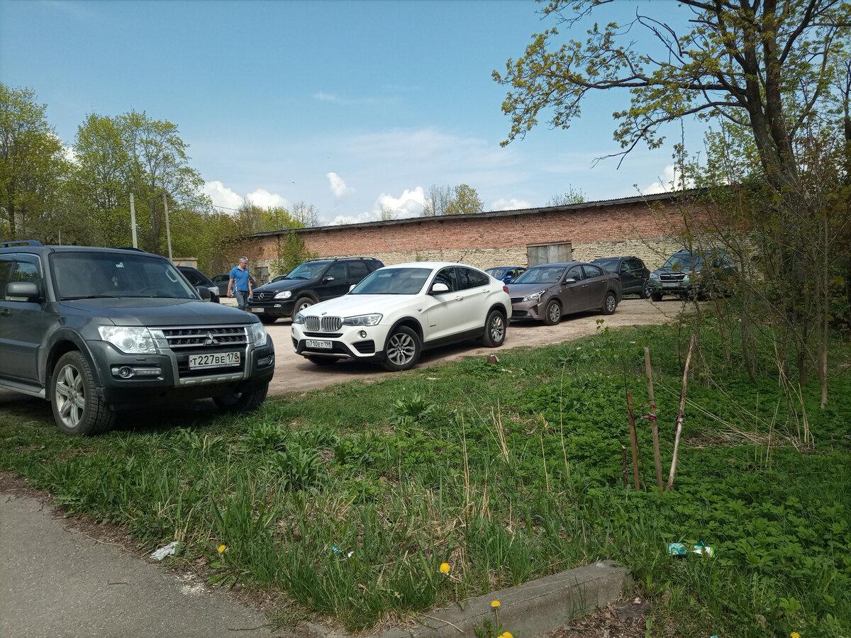 Парковка в Изборске
