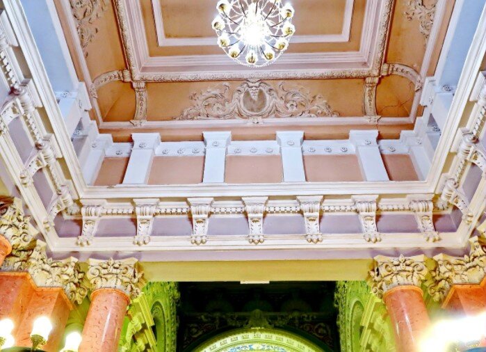 Внутри дома Купца Стахеева в Алуште