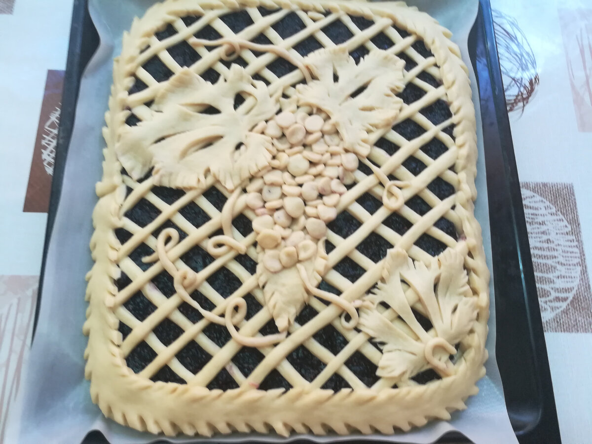 Пирог с тутовником на расстойке