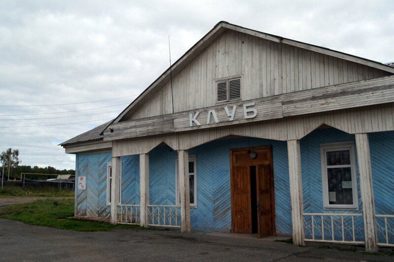 Поселок клуб. Поселок Чащавита Свердловская область. Сельский клуб. Сельский клуб фото. Клуб в поселке.