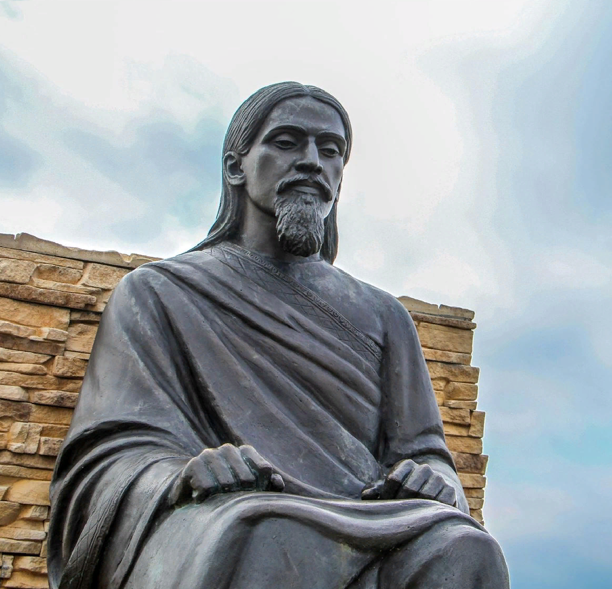 Рис.1. Шри Ауробиндо - основоположник интегральной йоги, первооткрыватель – супраментального Божественного плана («утерянного секрета» древних Риши Вед), создатель (совместно с Матерью) – «супраментального Мира Истины», который стал основой – для новой эволюции человечества – эволюции-II