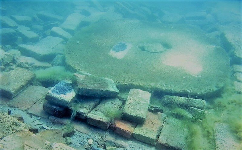 На дне озера были обнаружены древние руины и могила – предположительно, это и есть могила апостола Матфея