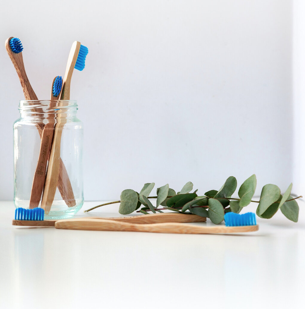 Не храните зубные щётки вместе