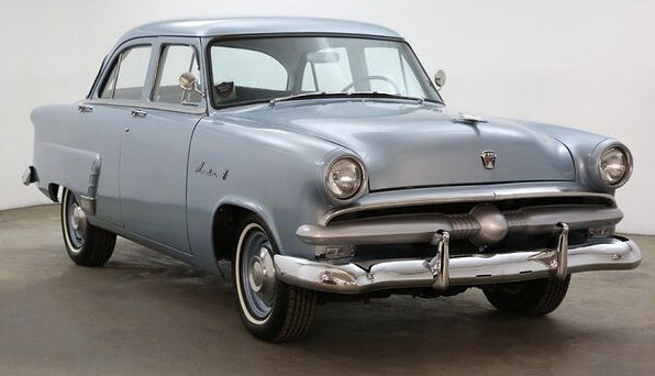 При ее создании ГАЗ изучал, к примеру, рамный  Ford Mainline, но компания выбрала несущий кузов, их сходство видно не вооруженным глазом. Данная конструкция кузова оказалось долговечнее, сравнивая с конкурентами, Волги катаются и по сей день.  