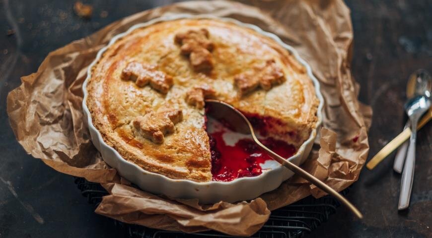 Больше рецептов сладких пирогов с ягодами см. на www.gastronom.ru