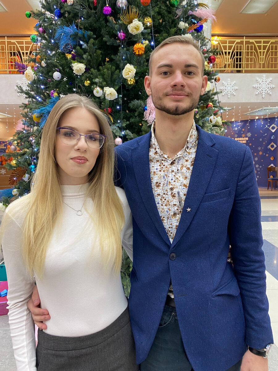 Раньше, когда я учился в школе я не любил ходить в театр и филармонию, я не понимал зачем это нужно. Мне казалось это очень нудным и скучным. Я закончил 9 классов. Я учился в МБОУ "Гимназия № 21" г. Кемерово и находится по адресу улица Сибиряков-Гвардейцев 332, индекс 650056 ( http://www.lgym21.ru). Она была с английским уклоном, поэтому обращаюсь к родителям, если вы хотите, чтоб дети ваши знали хорошо английский, то можете отправлять детей сюда. Здесь очень хорошие и добрые учителя. В гимназии часто нам организовывали разные экскурсии по музеям, знакомили нас с культурой нашего города и всего Кузбасса.