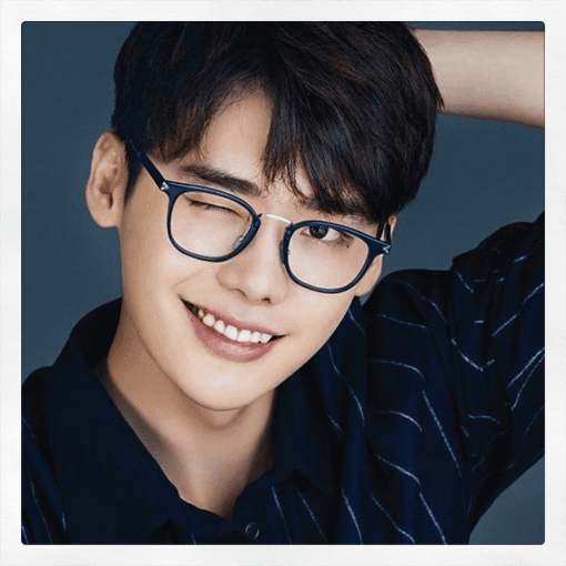 Ли Чон Сок родился 14.09.1989 в городе Йонъин Южная Корея. Есть младший брат и сестра. Каруселька. Нажмите и фото начнут крутится..⬆️