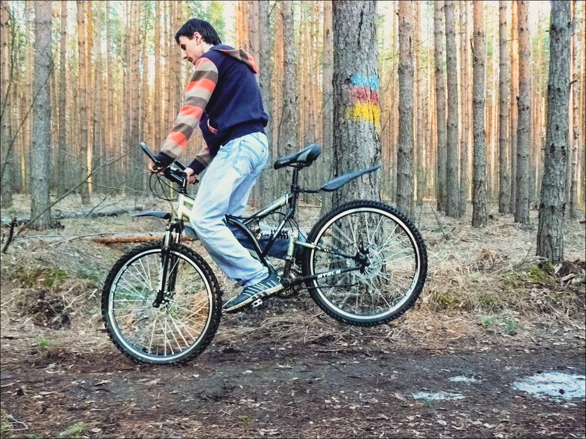 Это я. Пытаюсь освоить торможение передними тормозами не перелетев через руль)