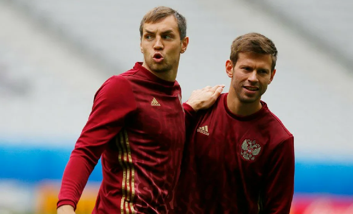 Артем Дзюба и Федор Смолов вряд ли останутся в обойме сборной к ЧМ-2026, а раньше официальных матчей у команды, скорее всего, не будет. Фото: соцсети