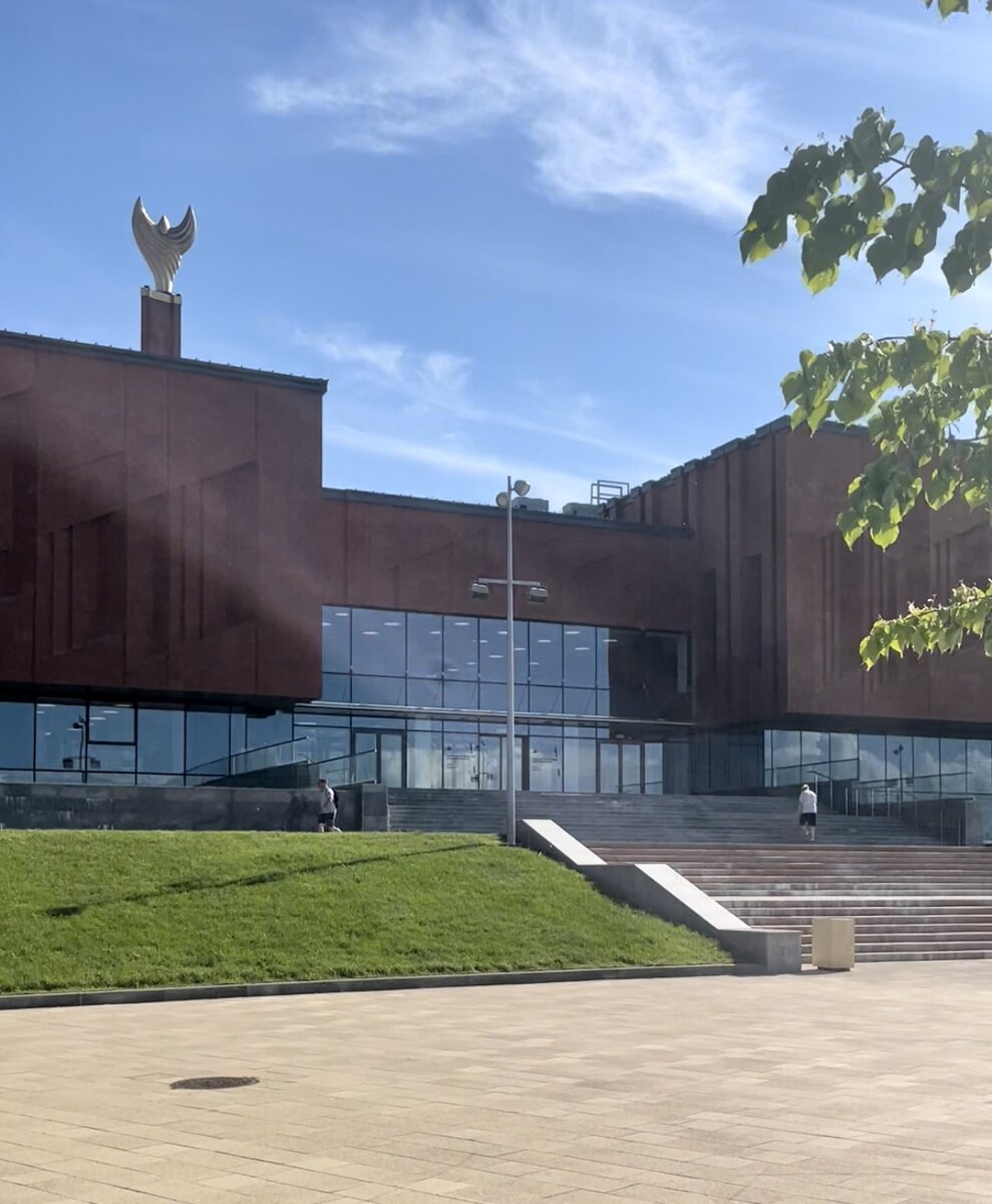 Здание Национальной библиотеки Татарстана, бывший НКЦ в Казани
