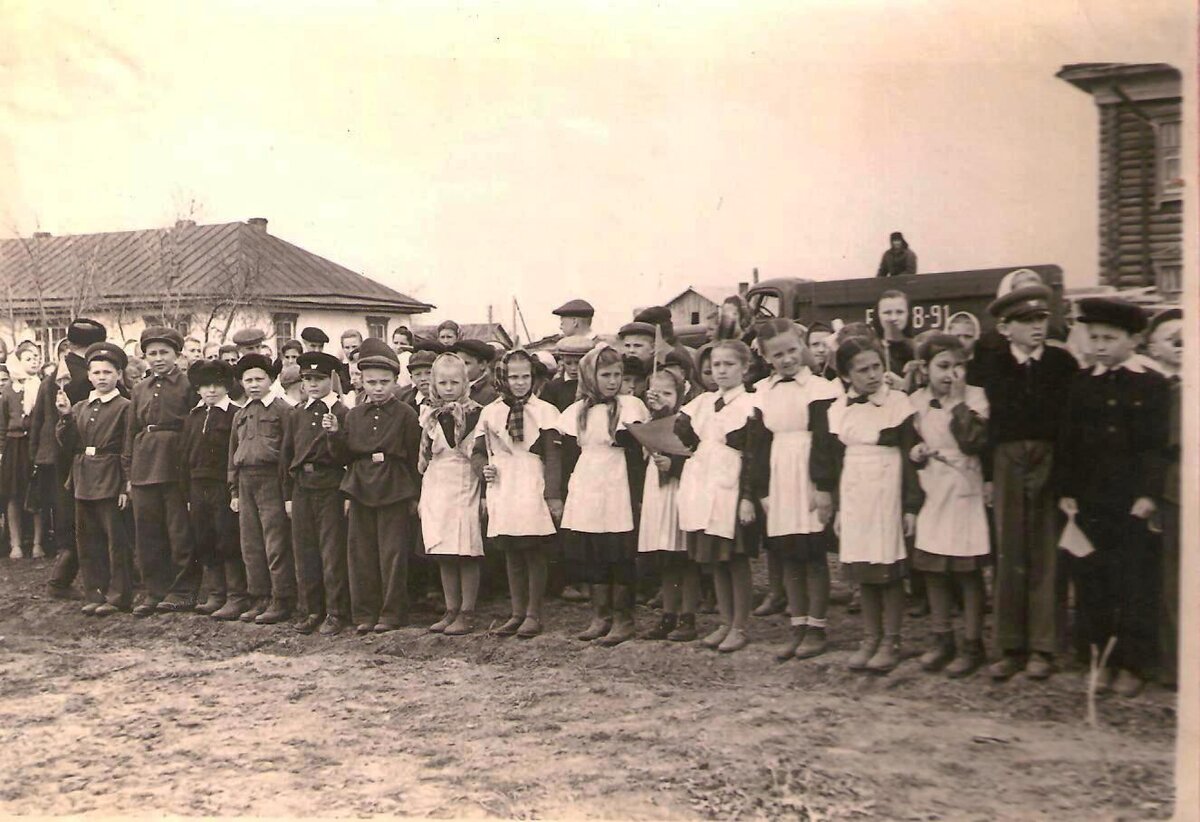 Прием в пионеры. 1960 год.