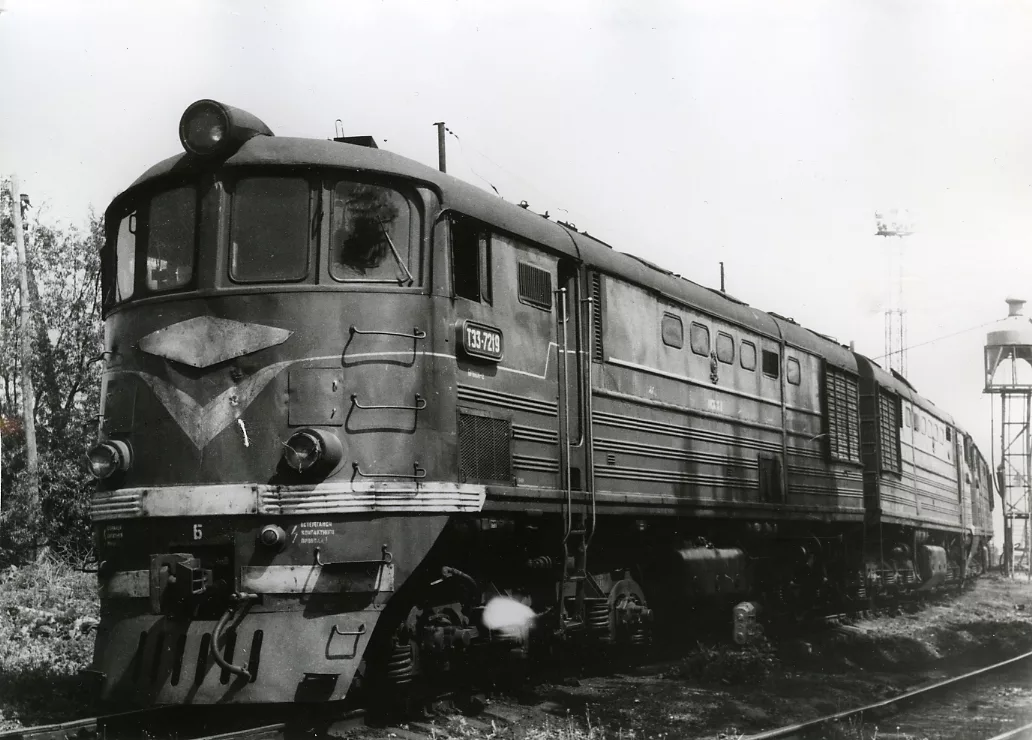 Действие локомотивной бригады при пожаре на локомотиве. М7 жд светофора. Планки нижнего габарита подвижного состава. Купейные вагоны в царской россии. Литеры поездов.