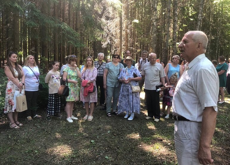 Экскурсия для участников празднования 60-летия основания дендросада