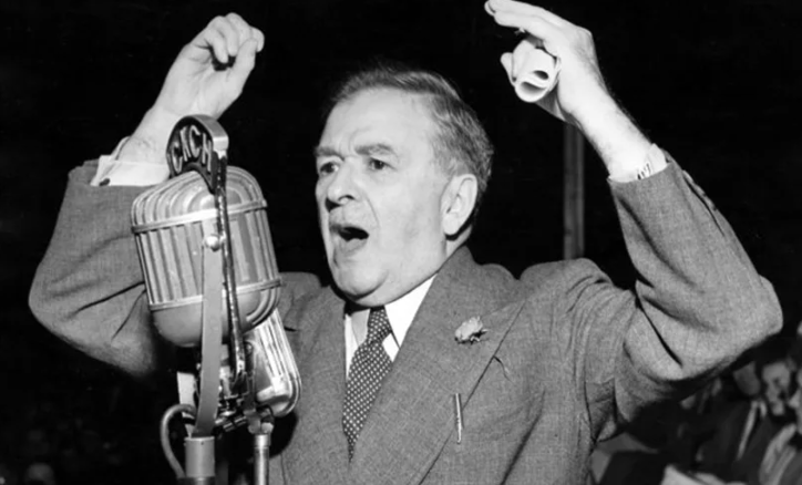 Морис Дюплесси выступает на радио