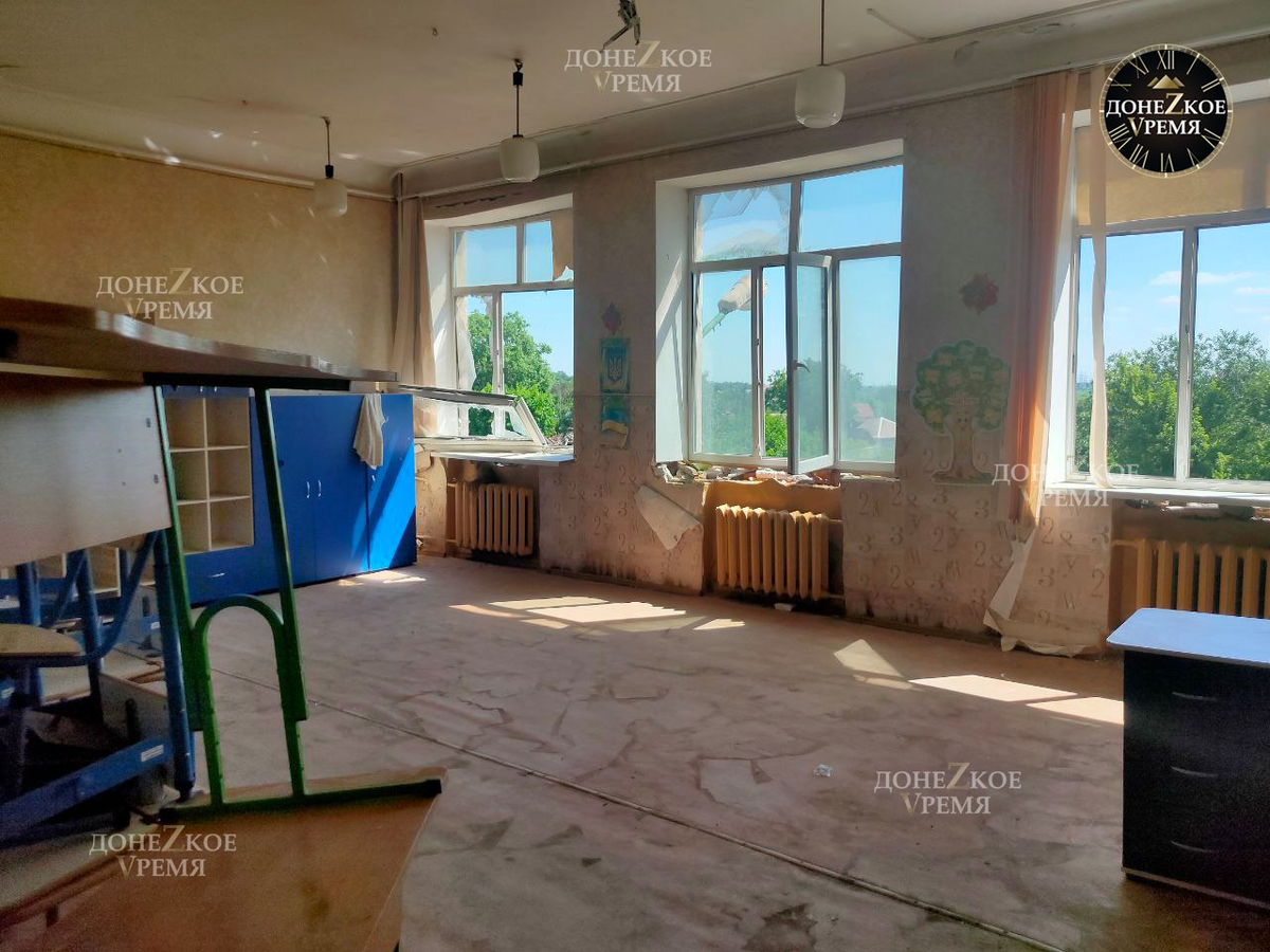В разрушенной мариупольской школе уцелел музей Владимира Бойко