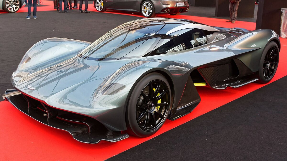 Aston Martin Valkyrie 2020