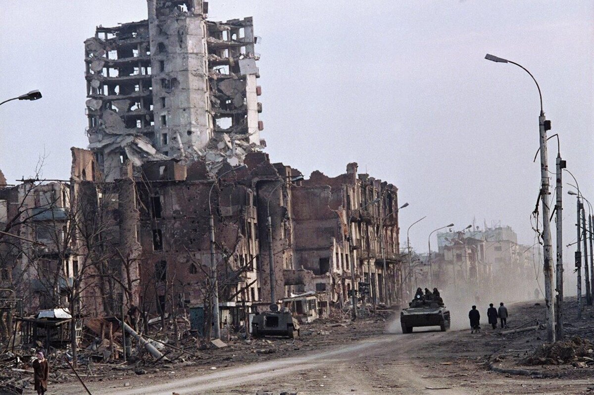 Грозный, 90ые. Все фото и изображения взяты из открытых источников.