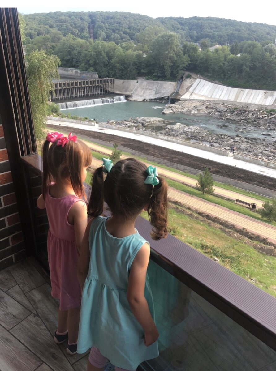 Ресторан и вид из него в Прекрасном  городе Майкоп