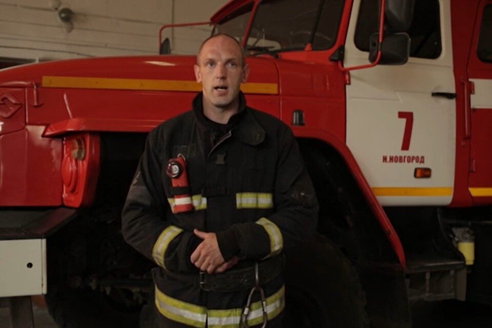     «Закрываем окна, гони, блин!» Пожарный рассказал, как появилось страшное видео из кабины машины на лесном пожаре под Рязанью. Фото: Iz.