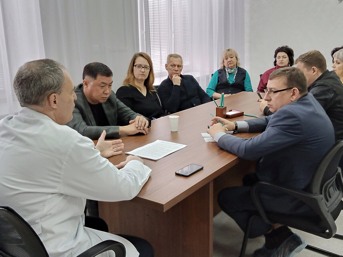 Михаил Горбачев выступил с докладом об  успехах ялуторовской больницы, ответил на заданные вопросы
