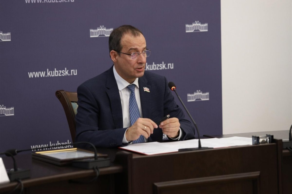    Депутаты ЗСК обсудили развитие на Кубани технического творчества школьников