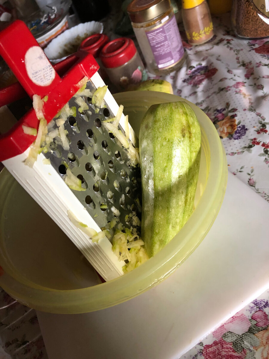Натерли кабачки 