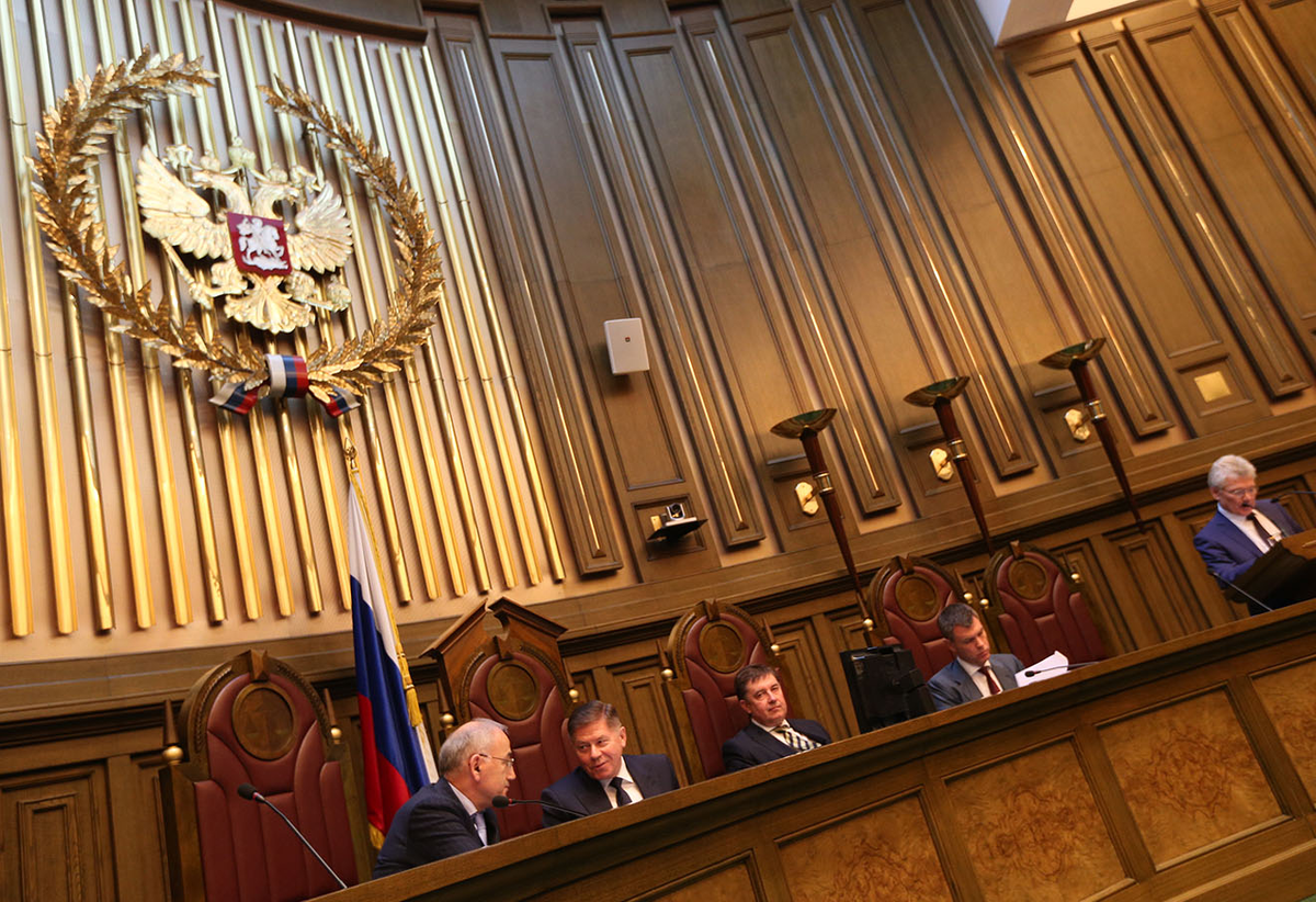 Russian supreme court. Конституционный Верховный арбитражный суд РФ. Пленум Верховного суда ha. Заседание Верховного суда РФ. Верховный суд РФ И Конституционный суд РФ.