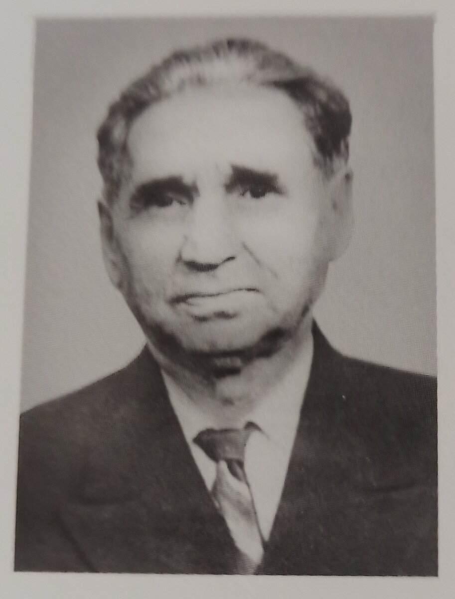 Евсеев Павел Захарович - первый руководитель института