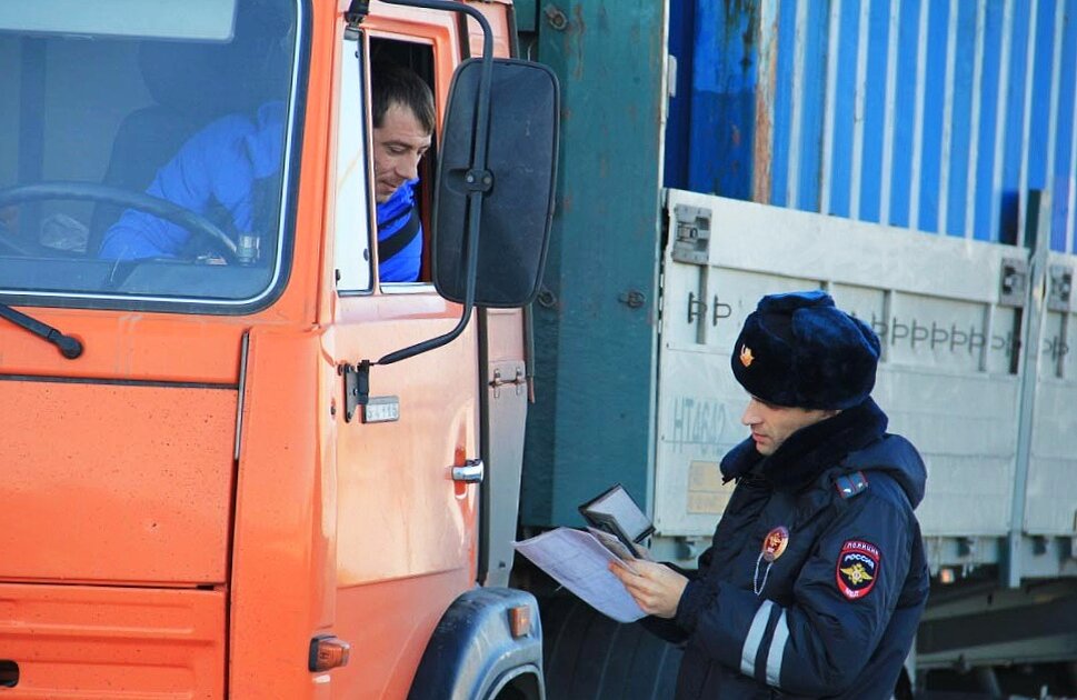 Спецоперация ГИБДД "Грузовик", г. Курган. Немного не то, но лучшее из всего, что есть. 😊 Фото с сайта курганинские-известия.рф, обработка автора