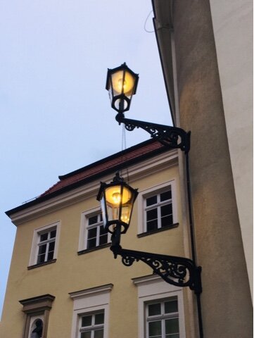 Газовые фонари на Тумском острове зажигает каждый вечер профессиональный фонарщик. 